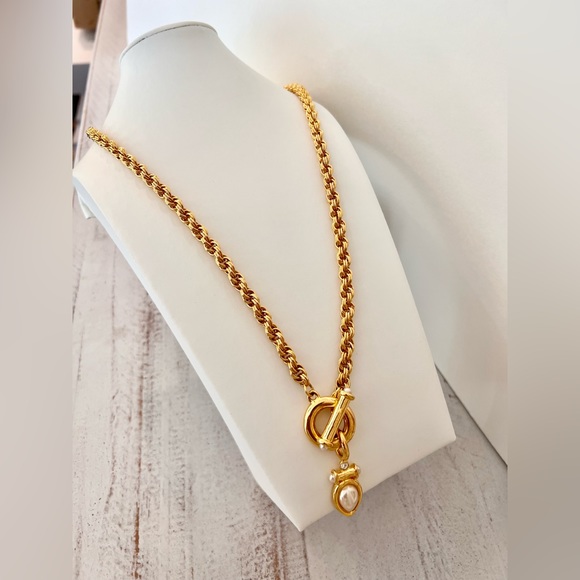 VINTAGE Jesara pearl and goldtone toggle necklace - Picture 7 of 7